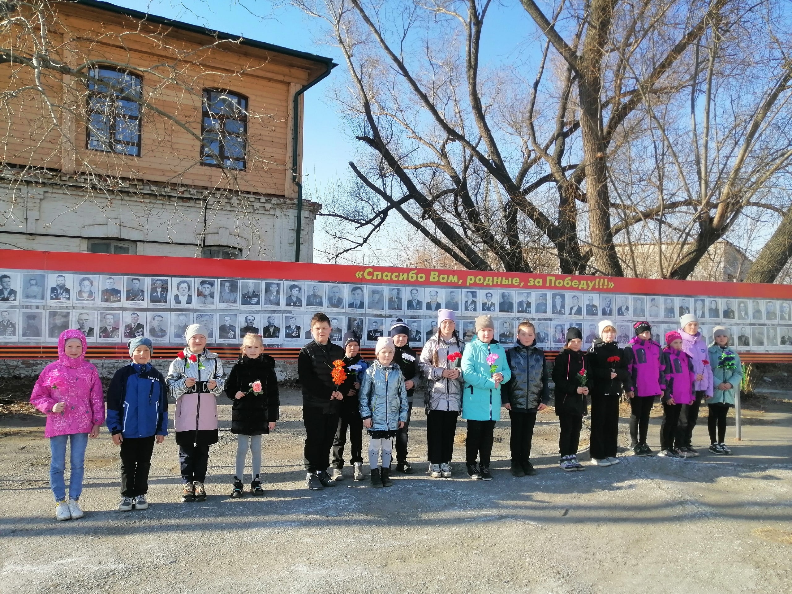 Прогулки к памятникам и историческим местам.