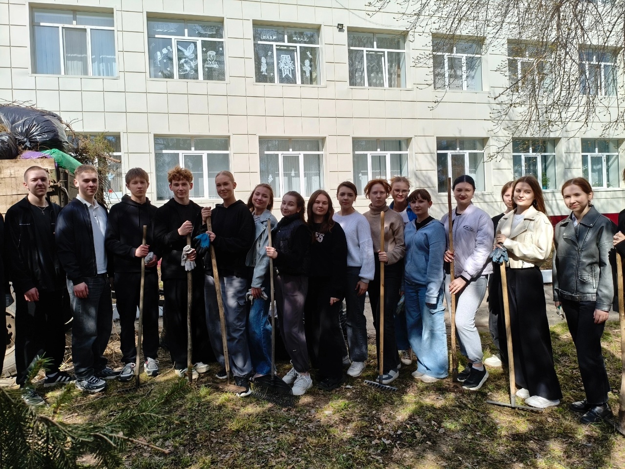 Субботник в Мишкинской школе..