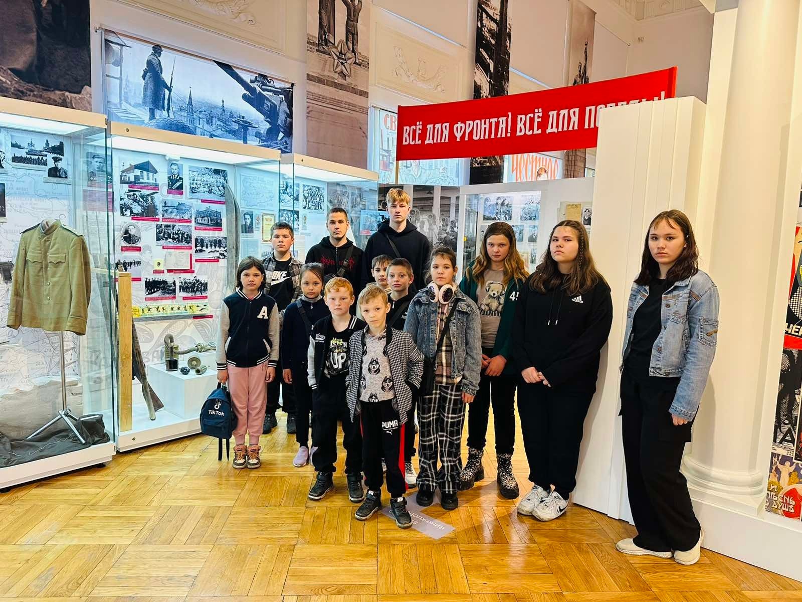 Ученики Мишкинской школы посещают музеи Кургана.