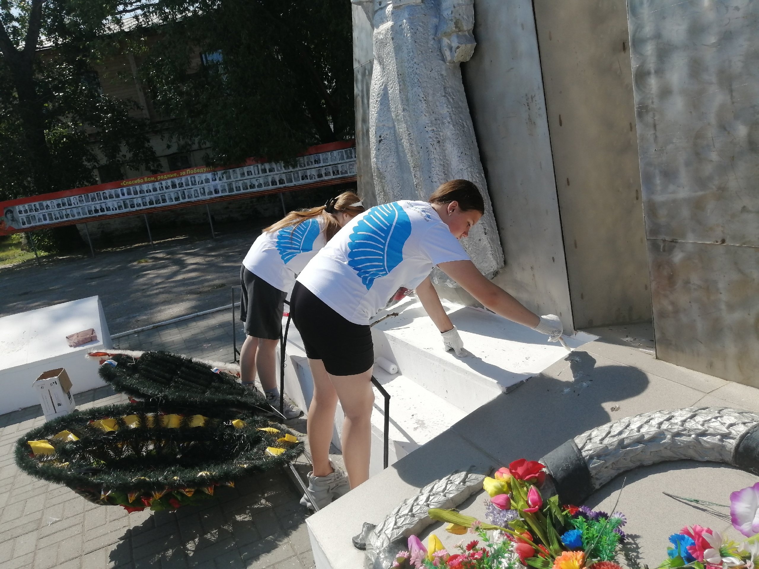 Косметическая реставрация мемориала.